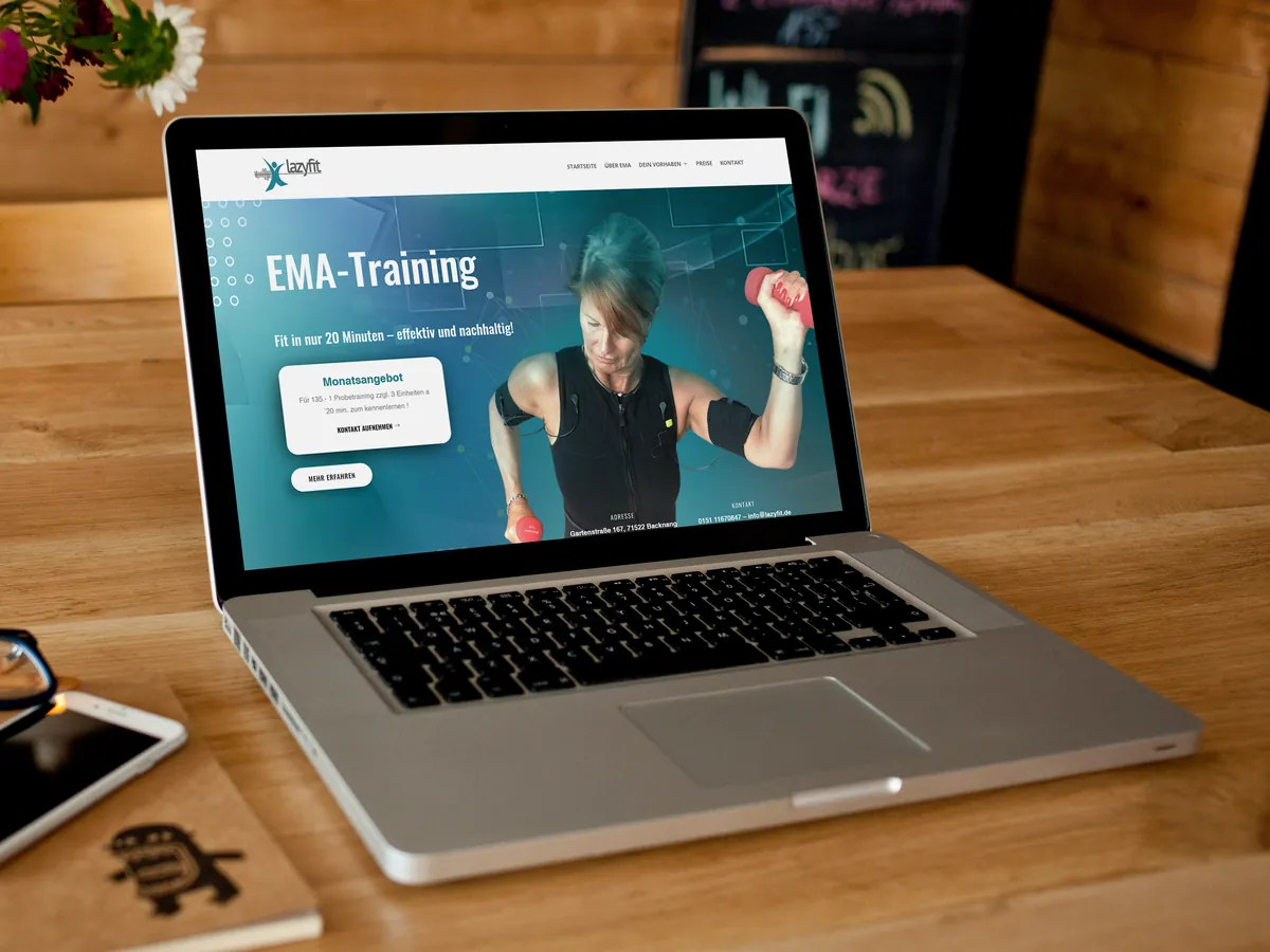 Website von LazyFit, dargestellt auf einem Bildschirm